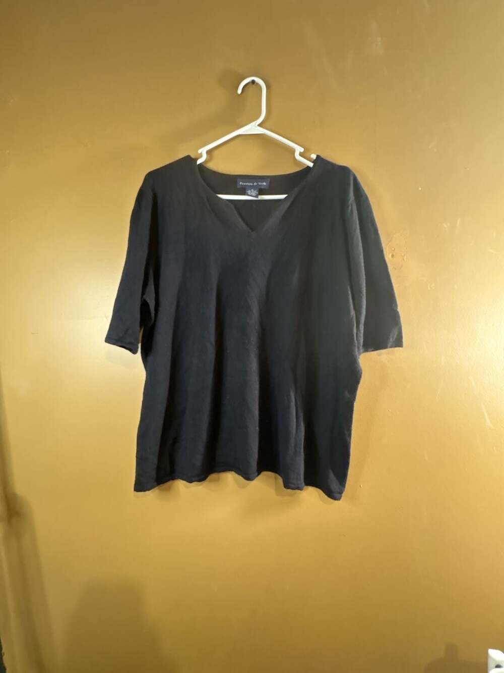 HC1043. Preston & York Black V-Neck 3/4-Sleeve Top, Size XL
